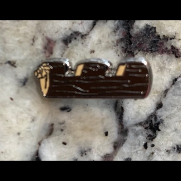 Disney Brer Rabbit Log Flume Tiny Kingdom Mystery Box  Trading Pin - Picture 1 of 1